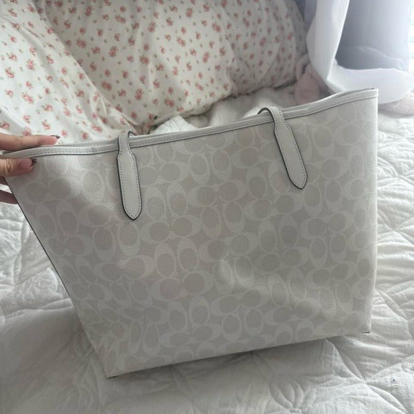 🤍 White Coach City Tote in Signature Canvas 🤍