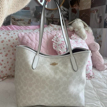 🤍 White Coach City Tote in Signature Canvas 🤍